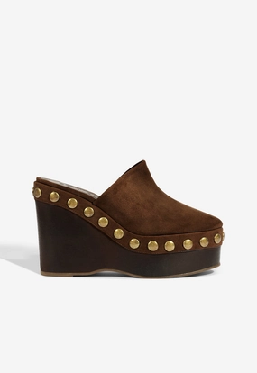 Classic Footwear Sierra Studs Suede Pump