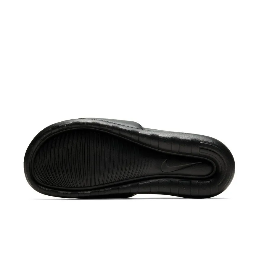 Essential Footwear All Weather M Nike Victori One Cn9675-003