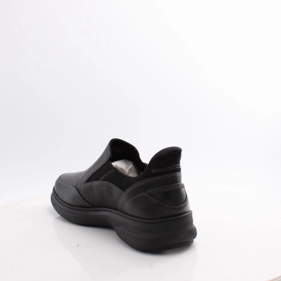 Sustainable Mullan Step Clarks 25