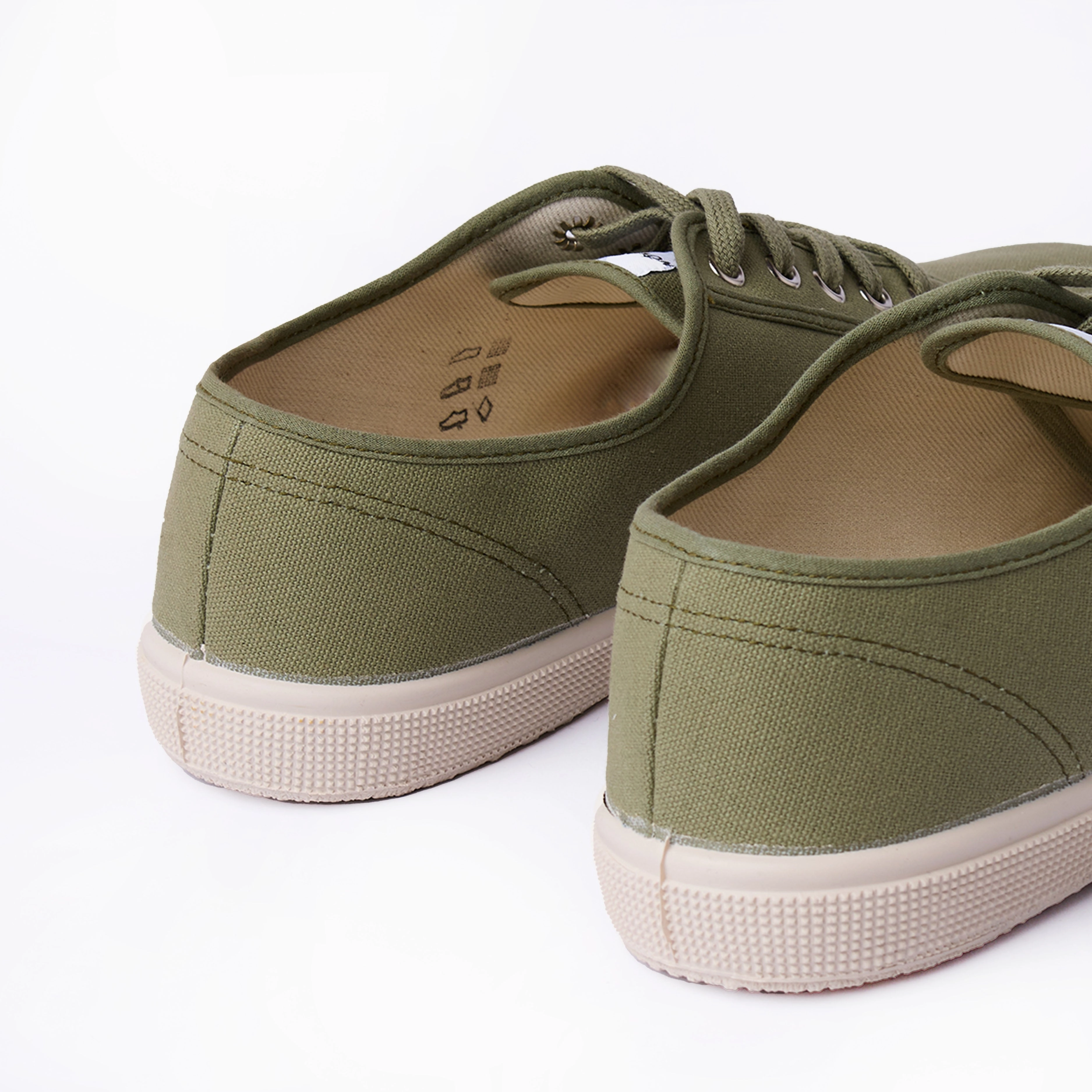 Essential Footwear Travel Shoes Novesta Ital Trainer Khaki / Ivory