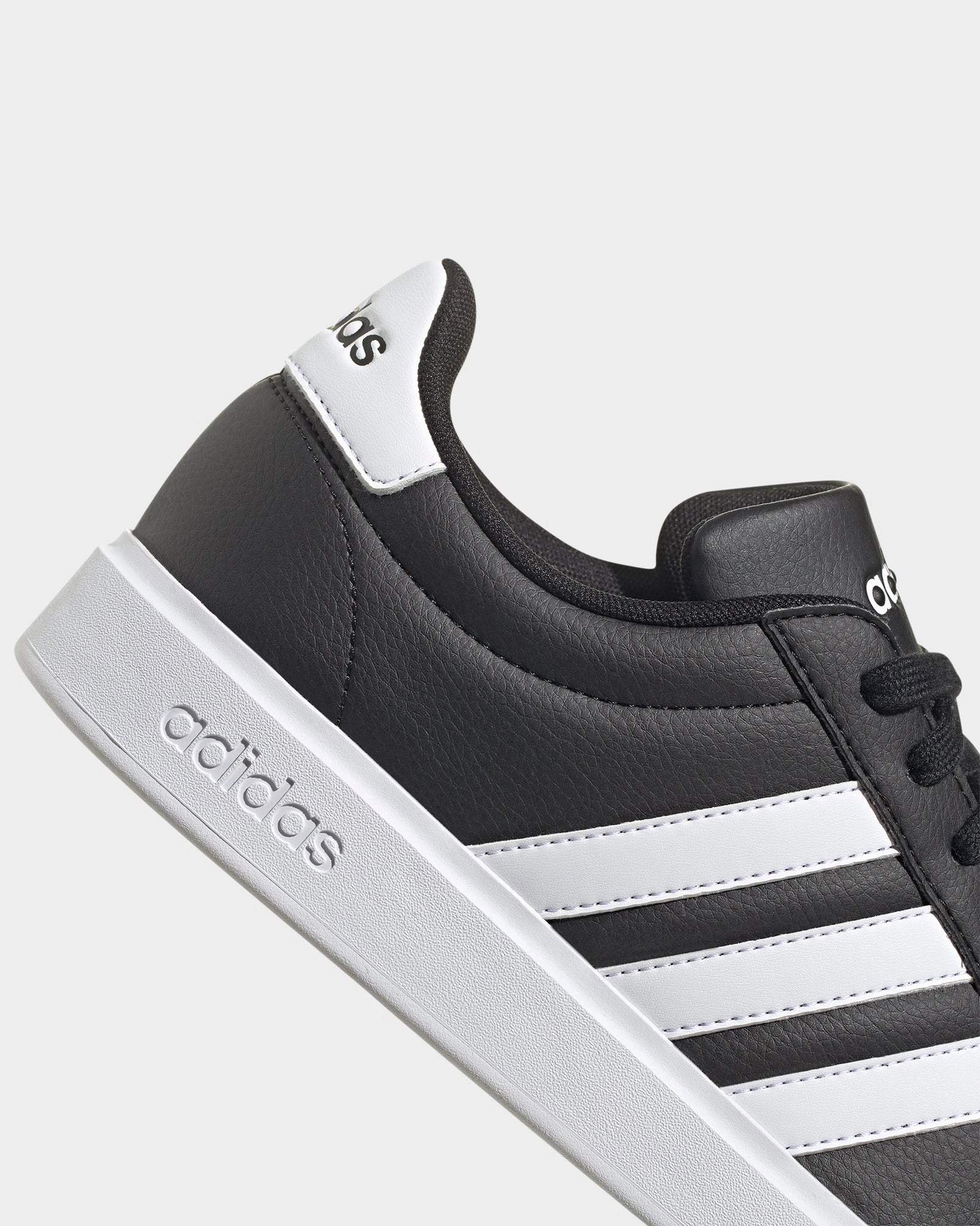 Grand Court 2.0 M Black/White Water Resistant Grippy Soles