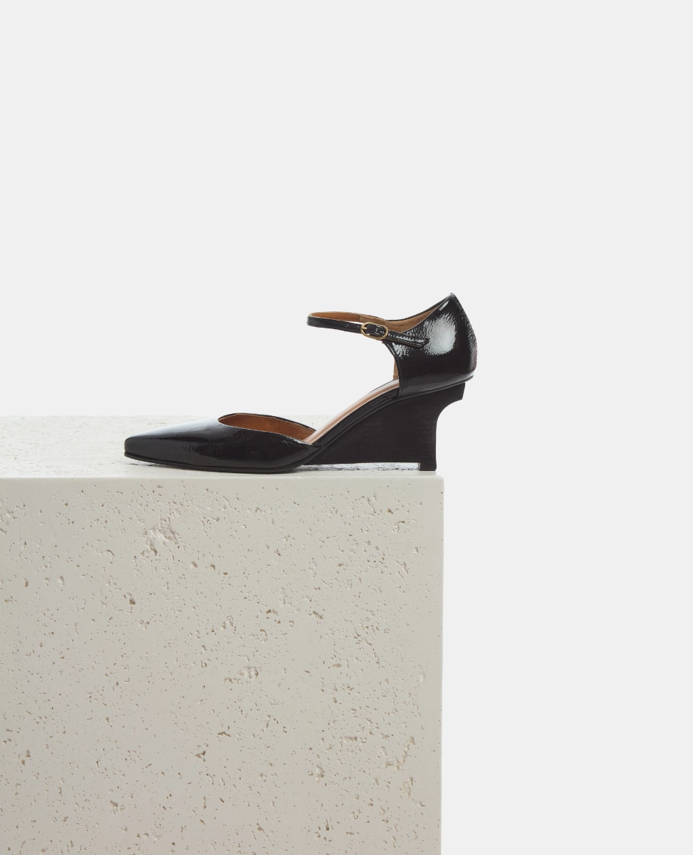 Weather Resistant Raven Heel