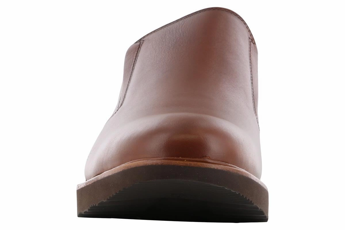 Shock Absorbing Classic Sneakers Samuel Hubbard Frequent Traveler Slip On Tan