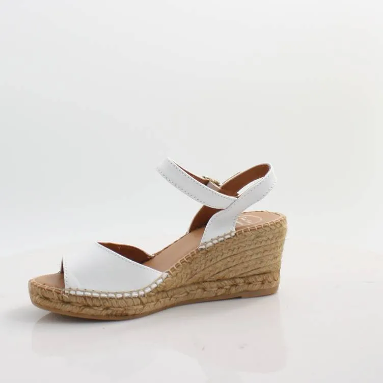 Essential Footwear Sia-P Toni Pons Sandals