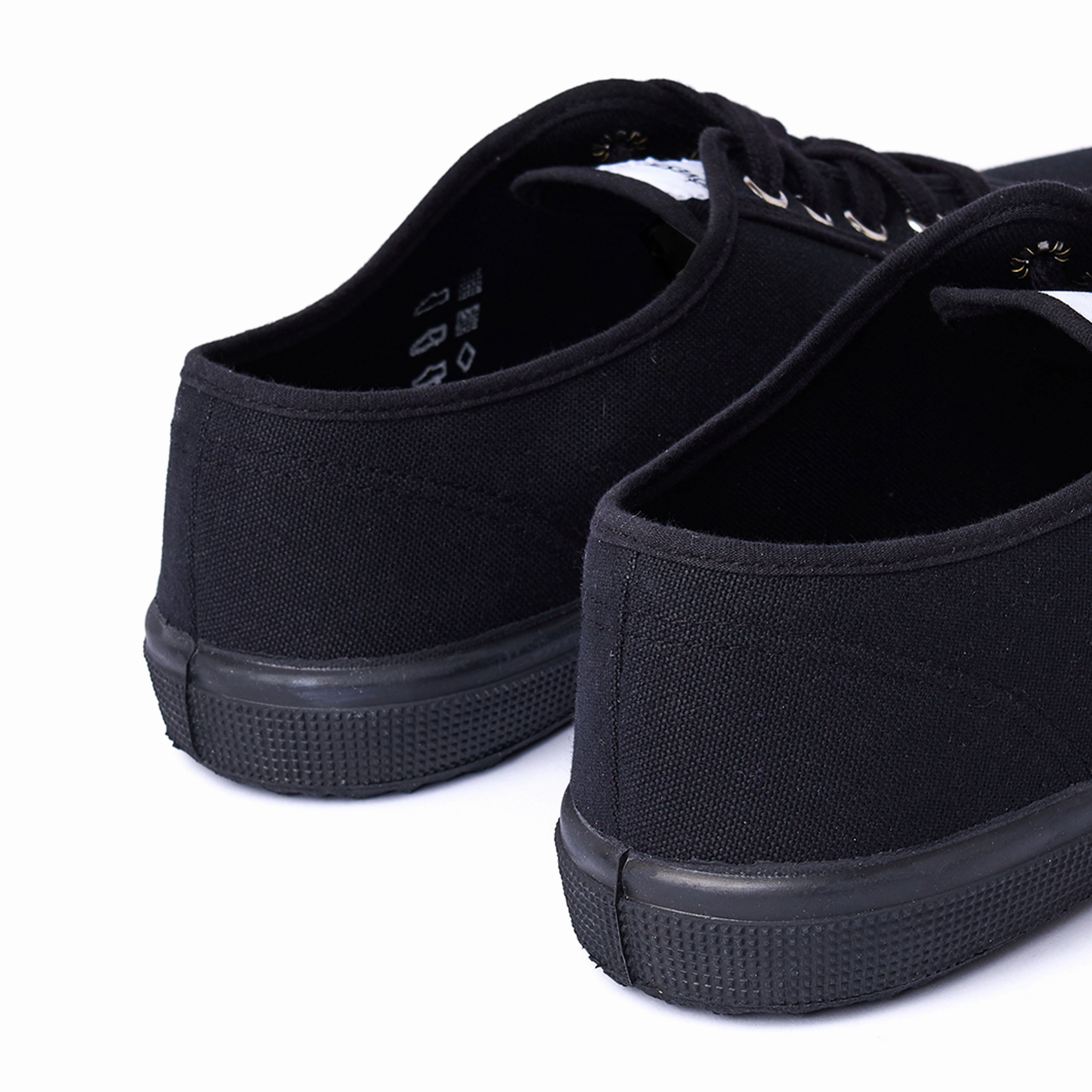 Timeless Breathable Novesta Ital Trainer All Black