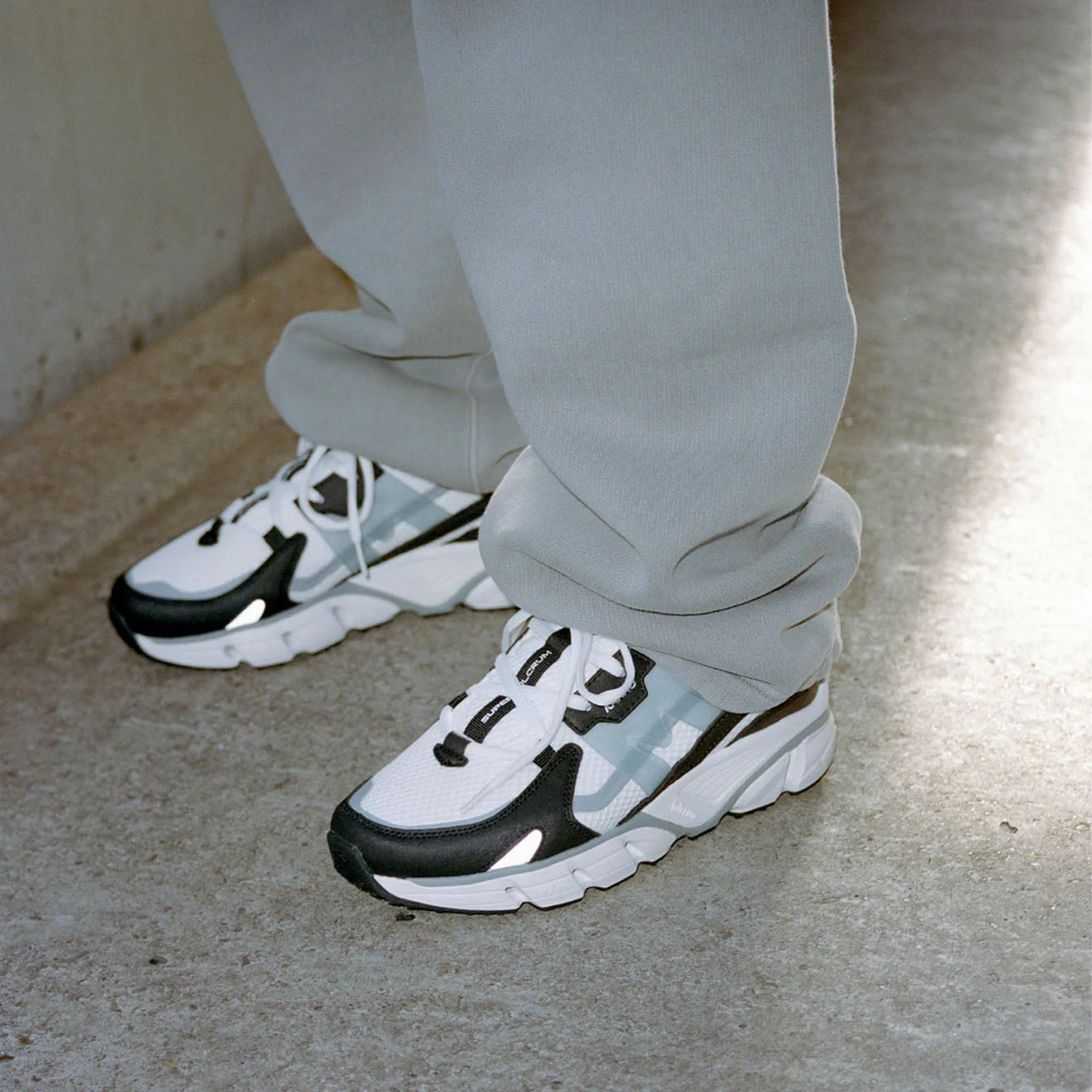 Karhu Super Fulcrum Trainer Black / Sterling Blue Standing Shoes Urban