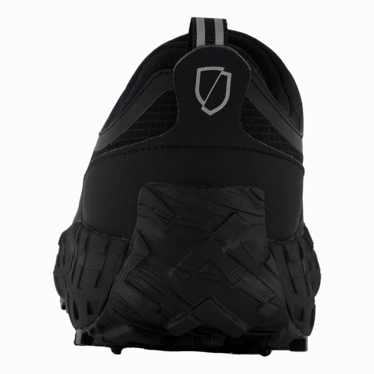 Norda 003 Pitch Black Versatile Style
