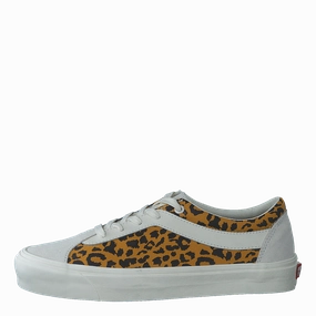 Ua Bold Ni Leopard Classic White/Black Modern Footwear