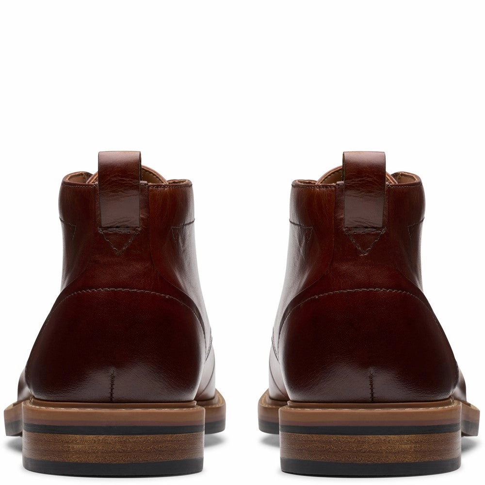 Easy Clean Eco Friendly Clarks Aldwin Chukka Mid Boots