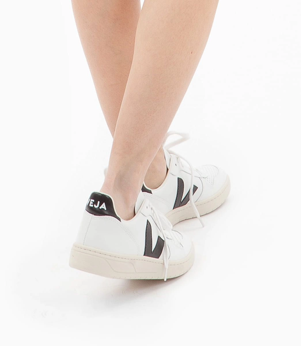 Sustainable Travel Shoes V10 Leather White Black