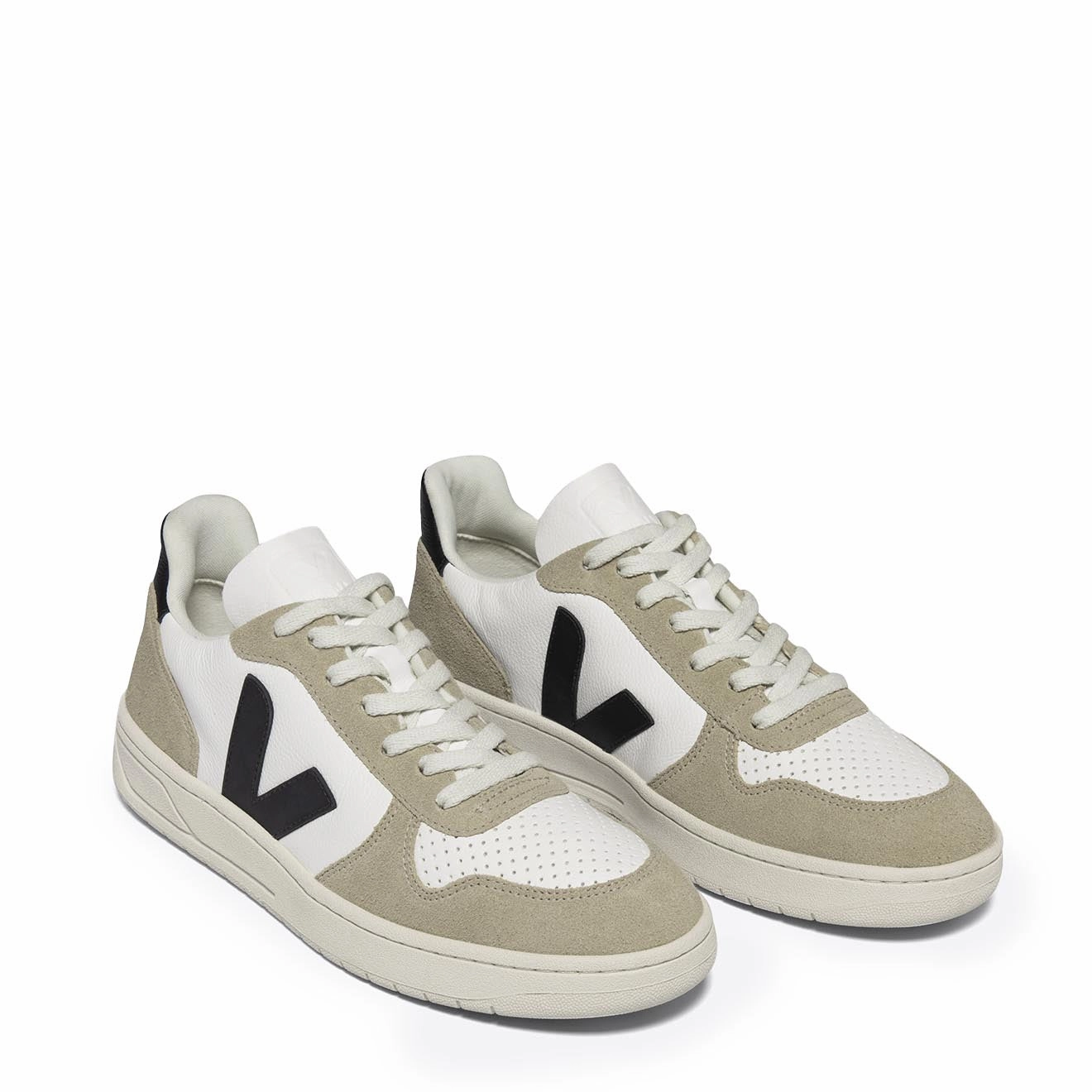 Veja V-10  Extra White Black Sahara Trainer Essential Footwear Rugged