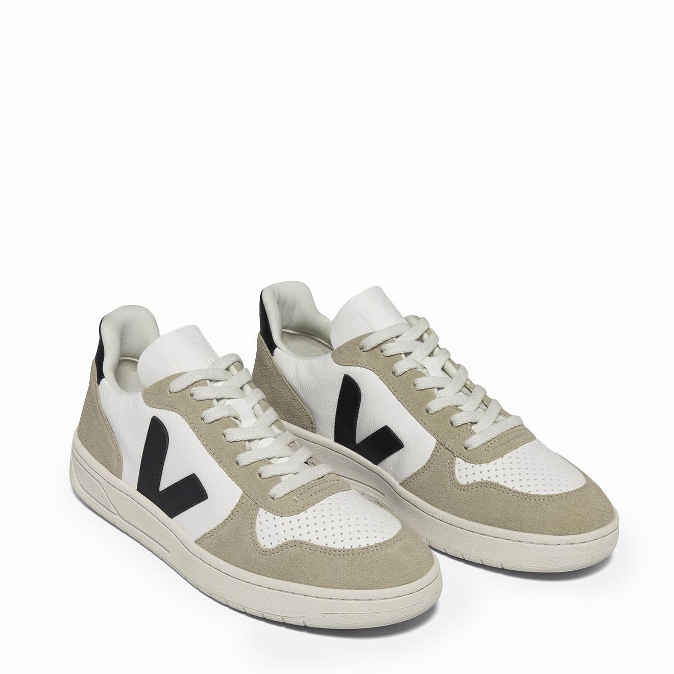 Veja V-10  Extra White Black Sahara Trainer Modern Footwear Machine Washable