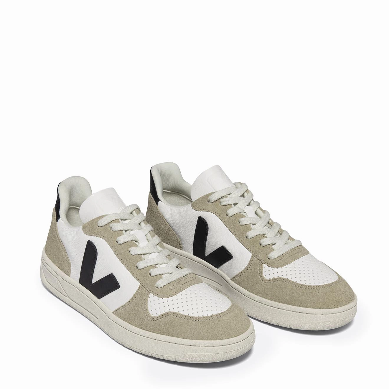 Veja V-10  Extra White Black Sahara Trainer Supportive Rugged